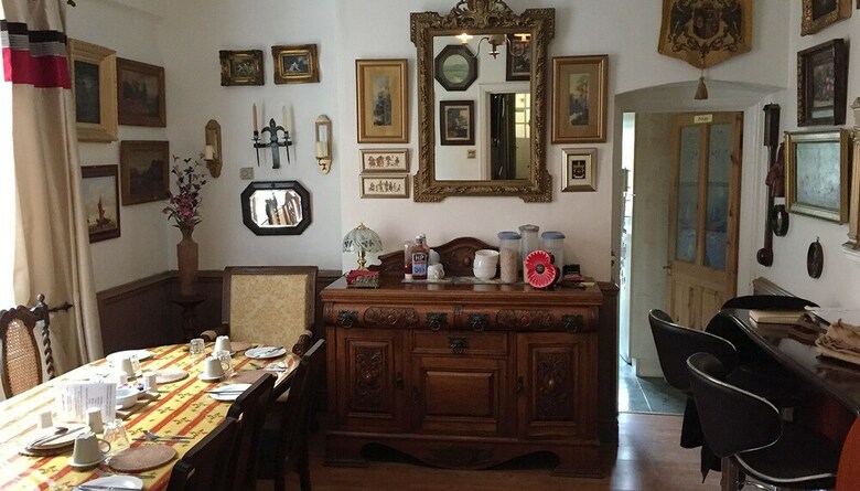 Bed & Breakfast Hillview Guest House