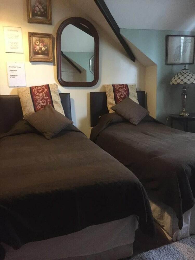 Bed & Breakfast Hillview Guest House