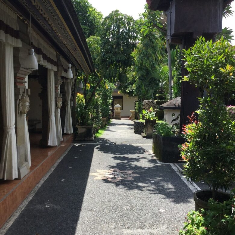 Bed & Breakfast Tukad White House