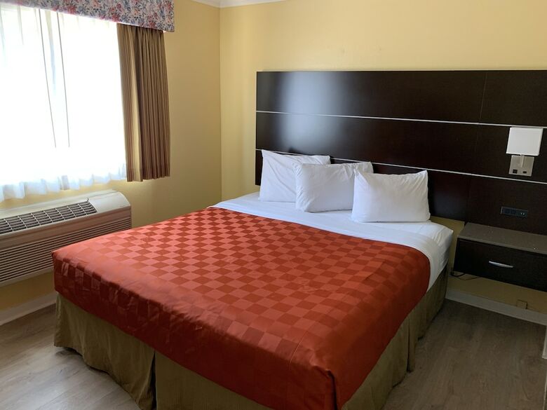 Motel Olive Tree Inn & Suites