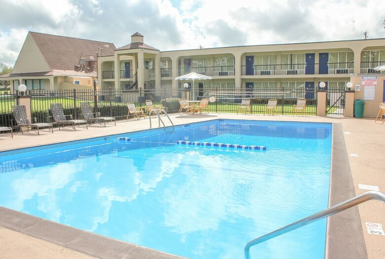 Motel Rose Garden Inn & Suites