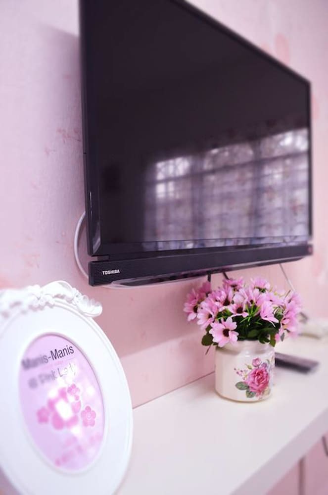 Manis-manis @ Pink Lady Cottage