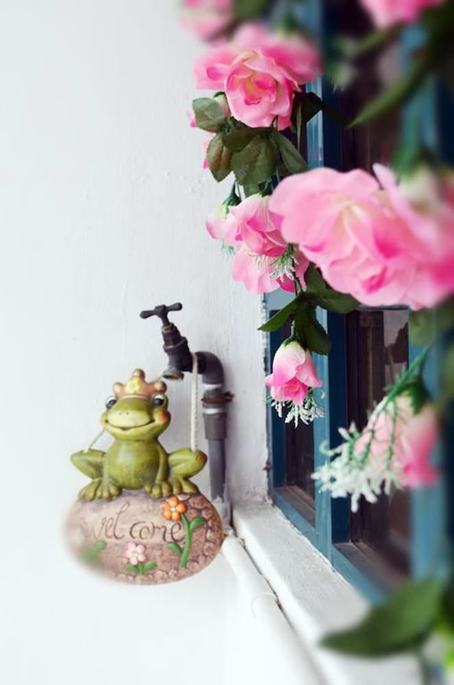 Manis-manis @ Pink Lady Cottage