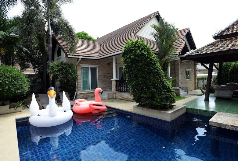 Green Residence Pool Villa