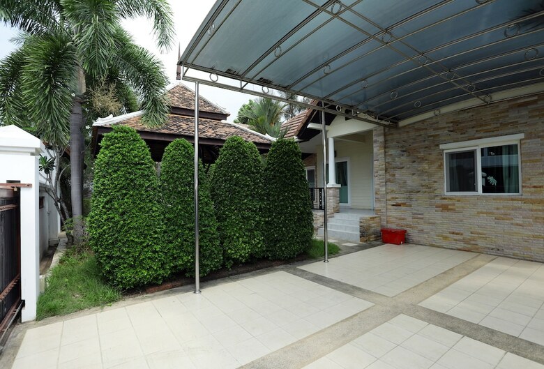 Green Residence Pool Villa