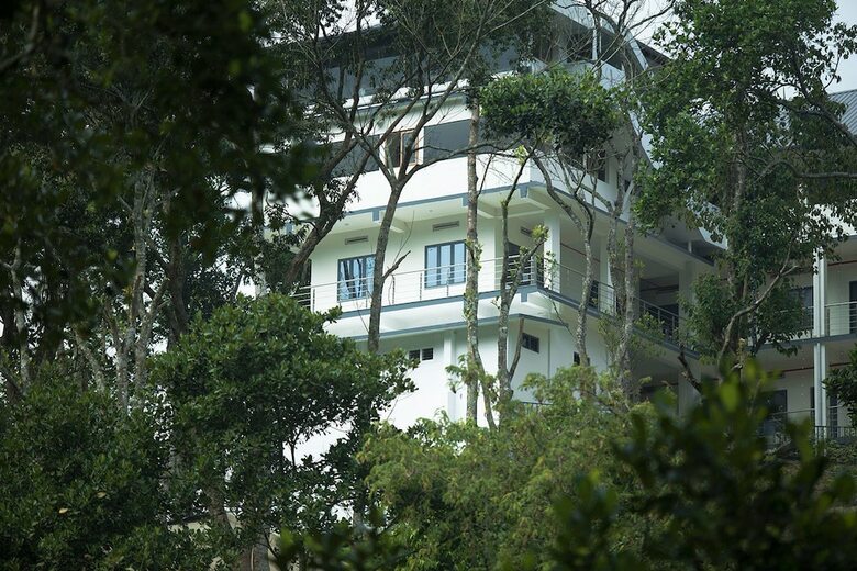 Hotel Hostess Thekkady
