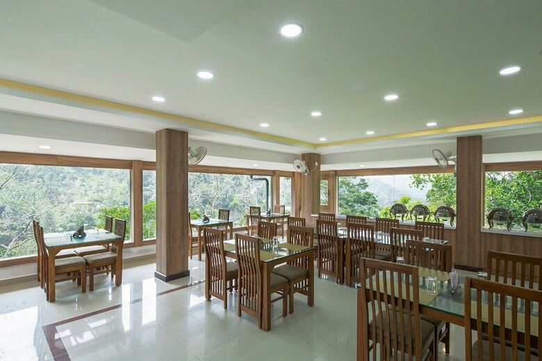 Hotel Hostess Thekkady
