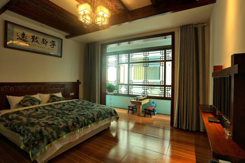 Hotel Military Theme Inn