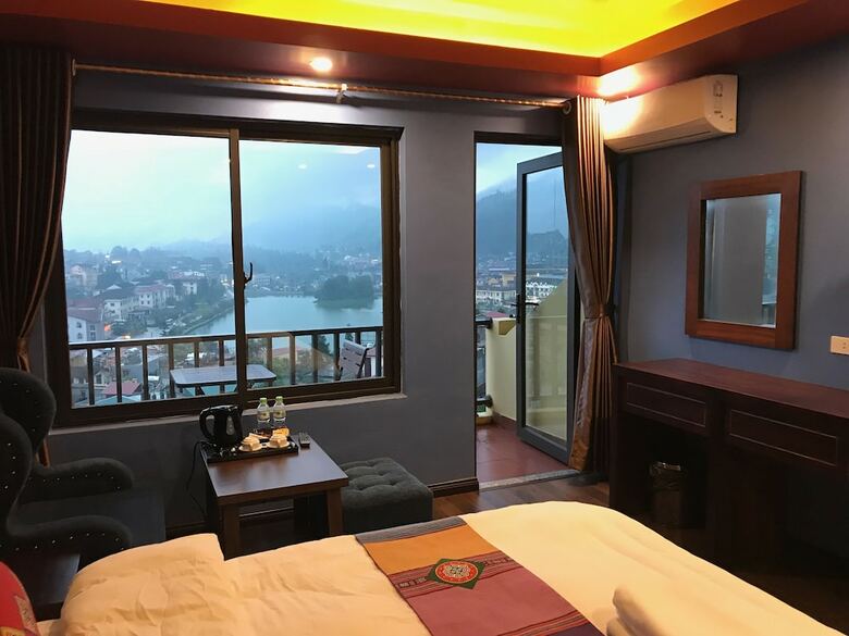 Saparis Hotel