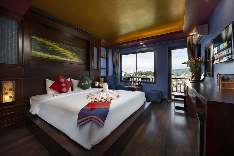 Saparis Hotel
