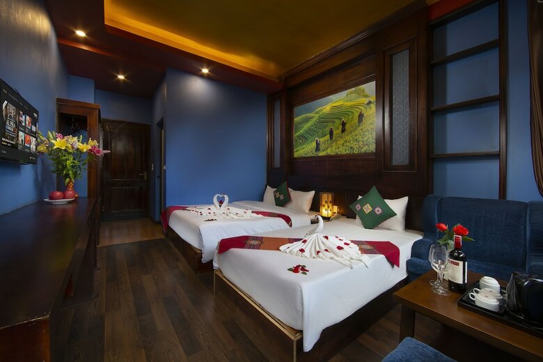 Saparis Hotel