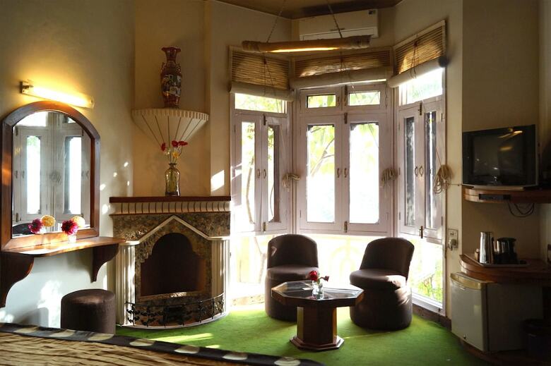 Hotel The Den