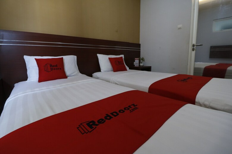 Hotel Reddoorz Plus @ Cakranegara
