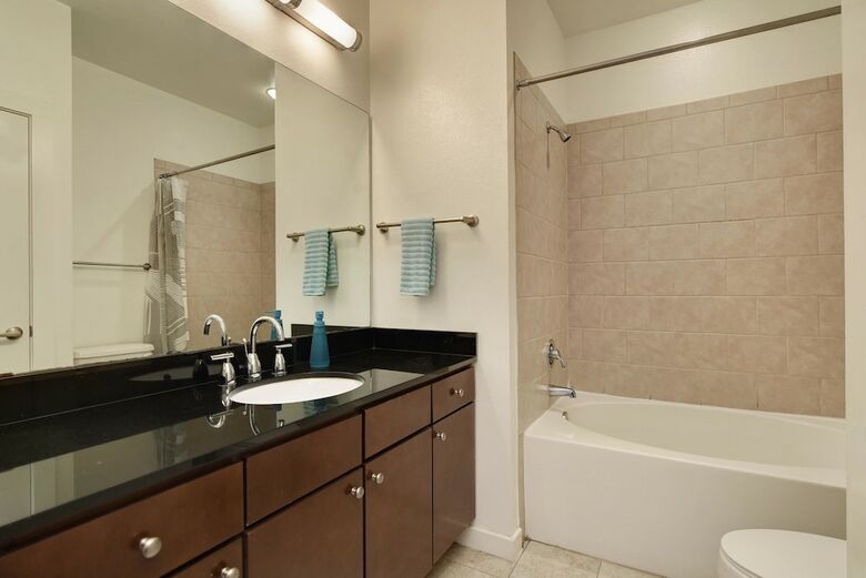 Staylo Modern 2 Bedroom Apartment