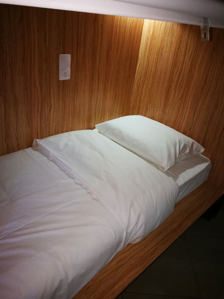 Hostal V&m Sleepbox Hostel