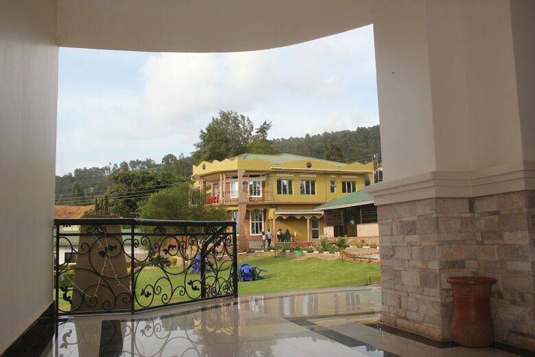 Hotel Cepha's Inn