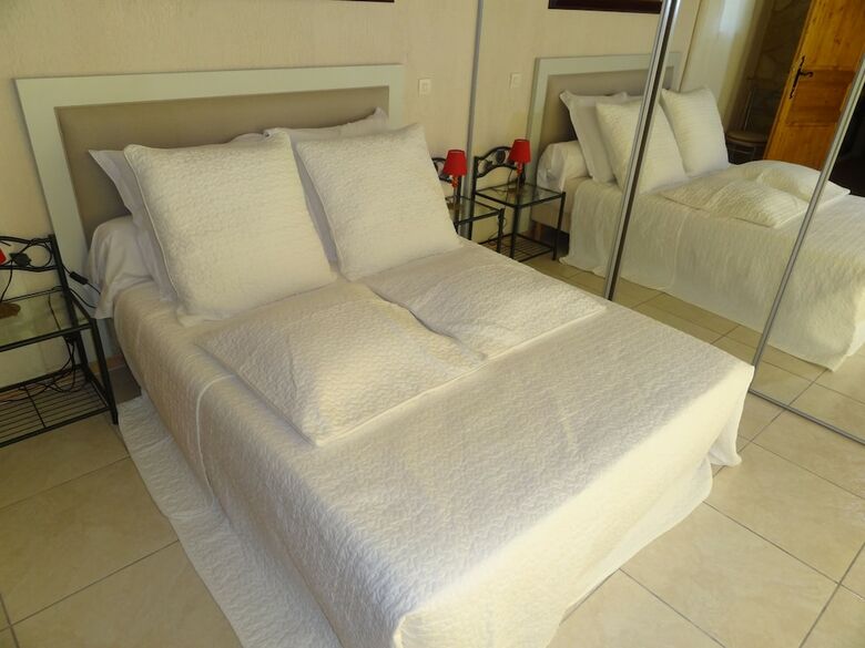 Hotel Locations Des Alpilles