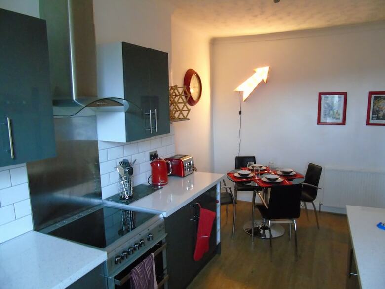 Snug - Krayr Apartment