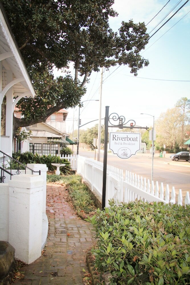 Riverboat Bed & Breakfast