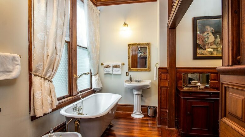 Hogan House At Rose Hill Bed And Breakfast