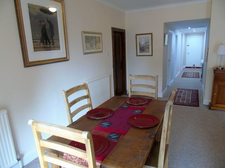 Snug - Laggary Apartment