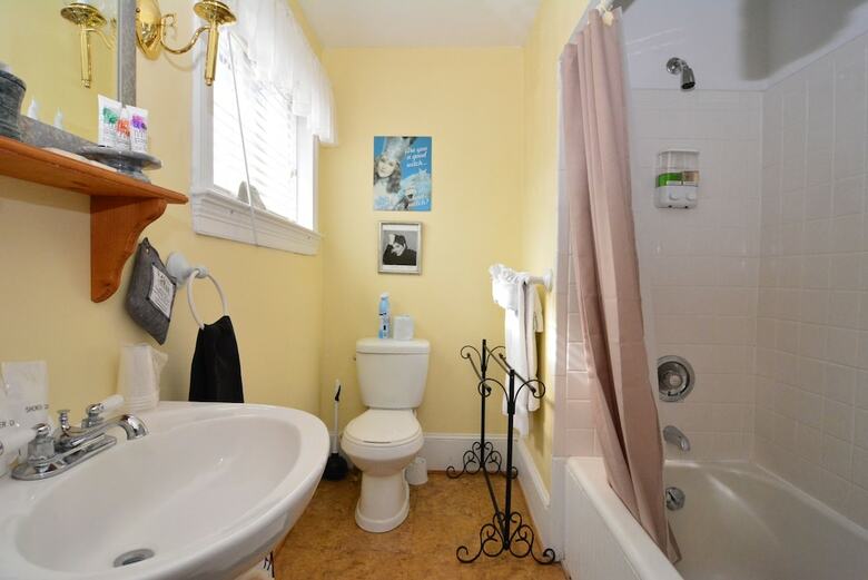 Bewitched & Bedazzled B&B @rehoboth