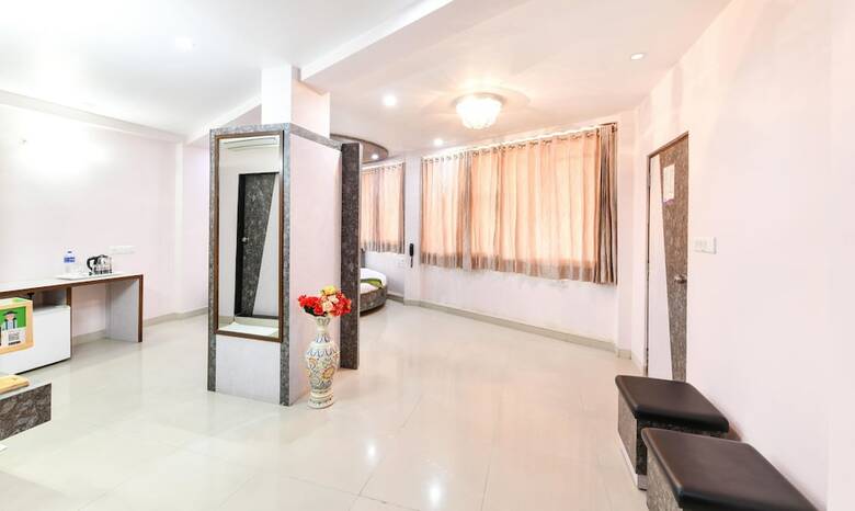 Treebo Skylon Hotel