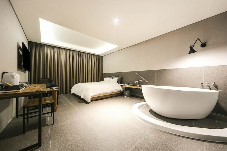 Yeoubi Hotel