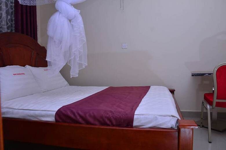 Mak-queen Hotel