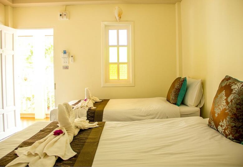 Hotel Raiwin Buri Resort