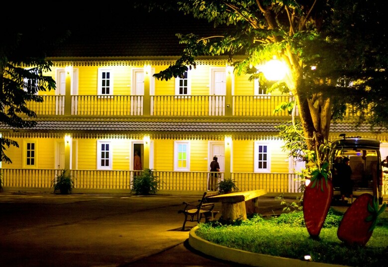 Hotel Raiwin Buri Resort