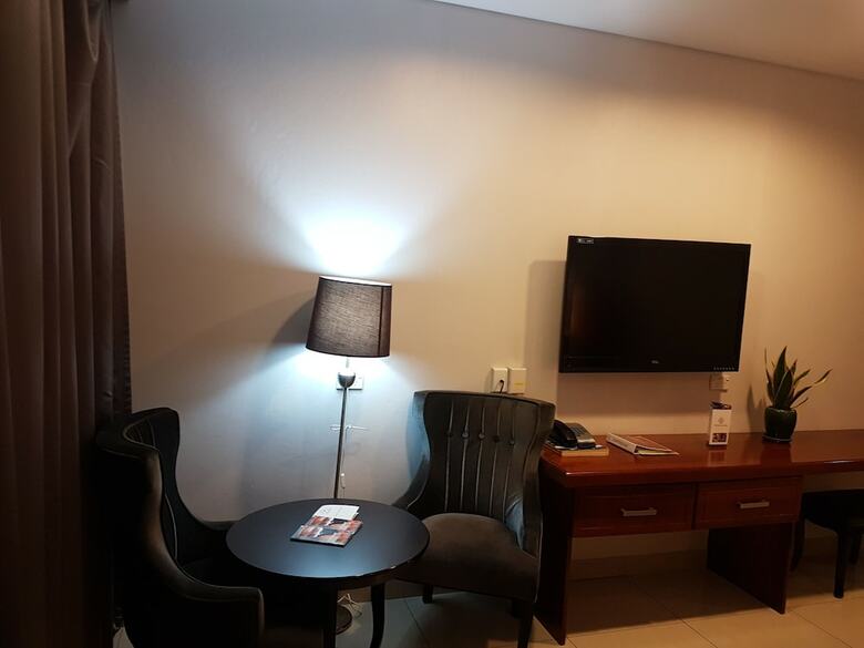 Paddy's Hotel & Apartments