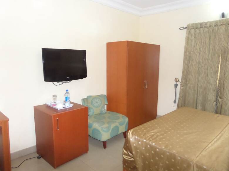Adna Hotel