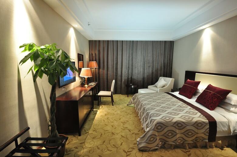 Wuhan Guochuang Chuyuan Donghu Hotel