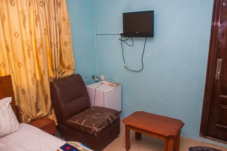 Janny Paul Hotel & Suites