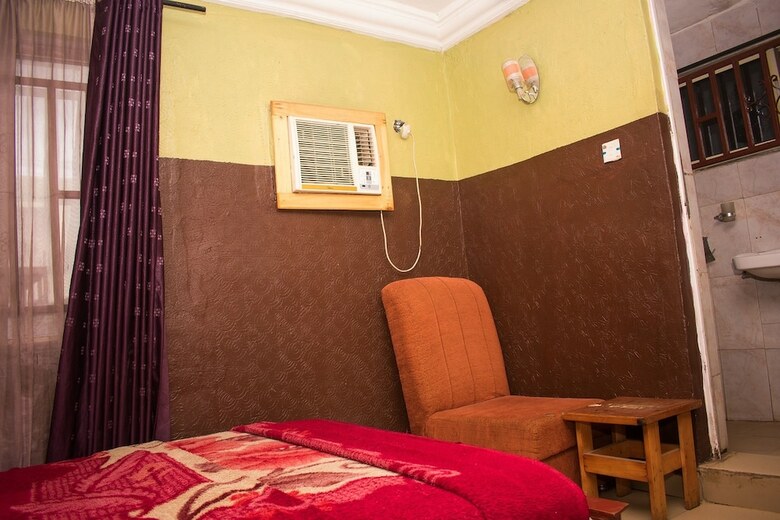 Goldlux Hotel