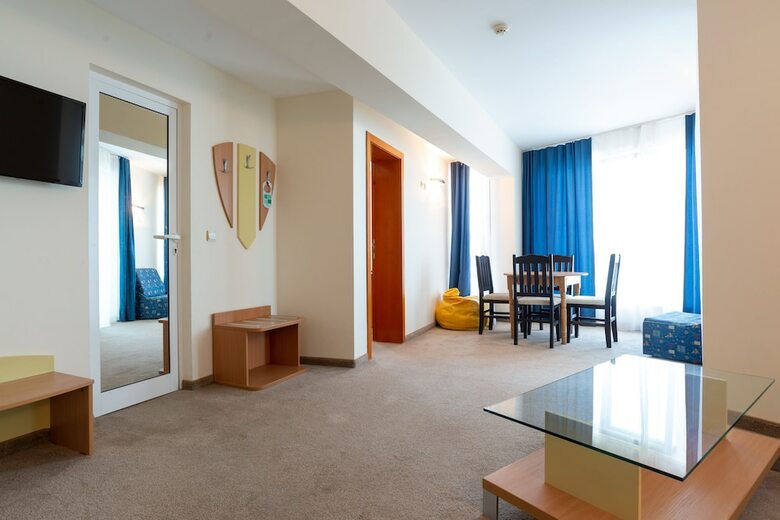Family Hotel Sunday