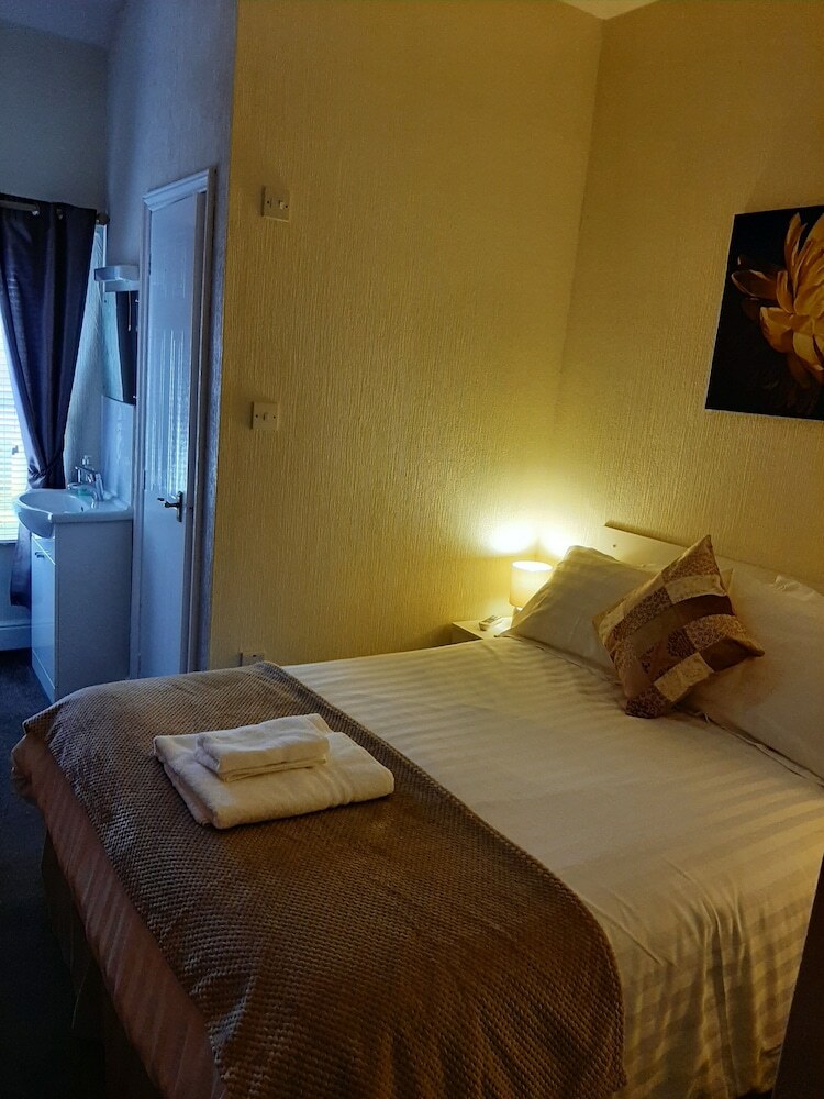 Hotel Lyndhurst Guest House