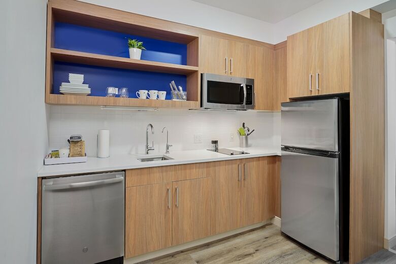 Aparthotel Element Edmonton West