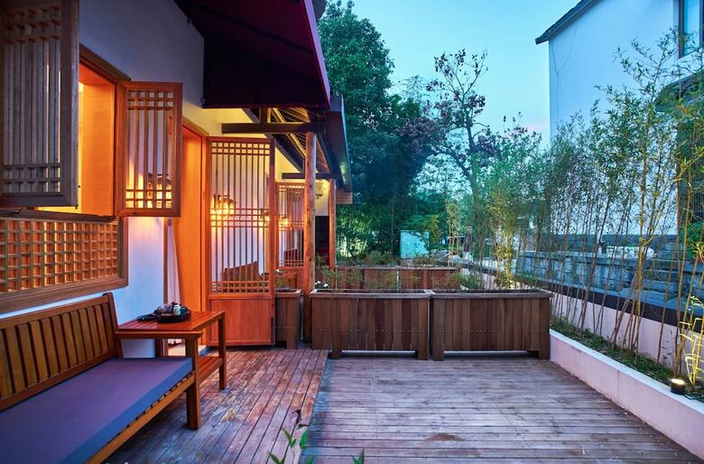 Hotel Best Wishes West Lake Lnn