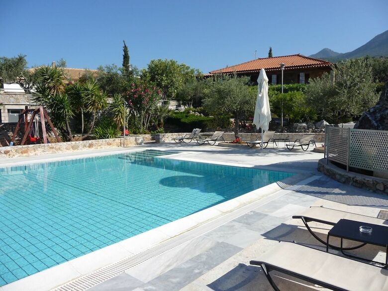 Apartamentos Maniatiko Village