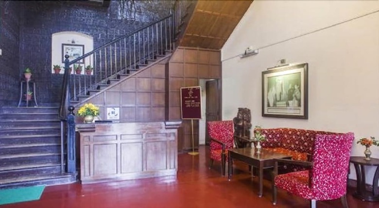 Chanakya Bnr Hotel