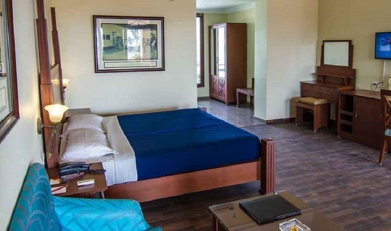 Chanakya Bnr Hotel