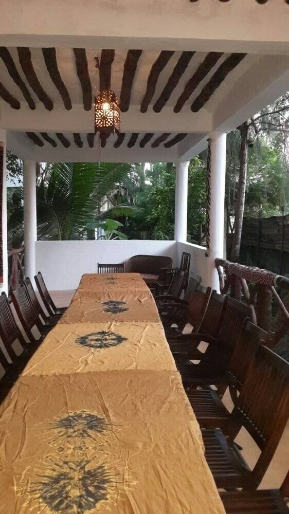 Hotel Casa Umoja Guesthouse