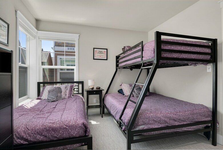 Seattle Vacation Home: The Great Wall