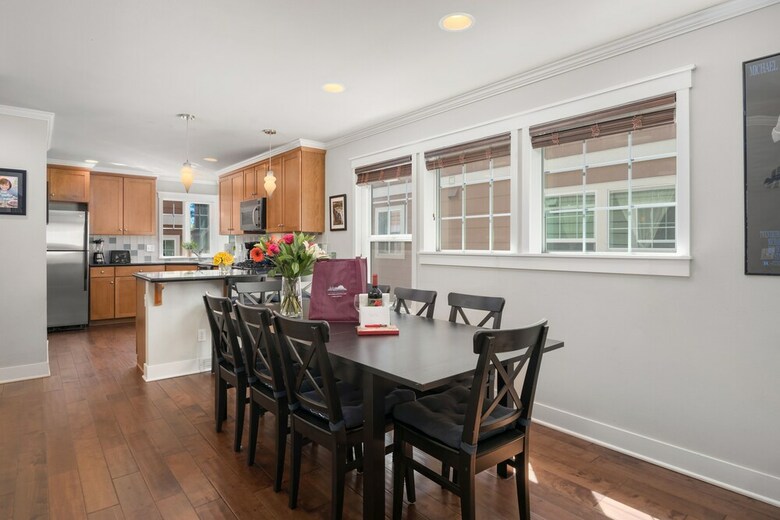Seattle Vacation Home: The Great Wall