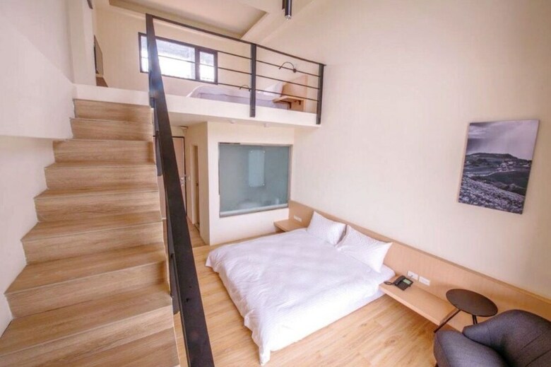 Ket Hotel