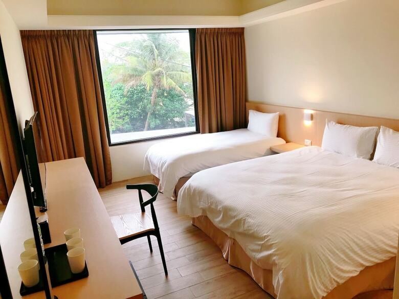 Ket Hotel