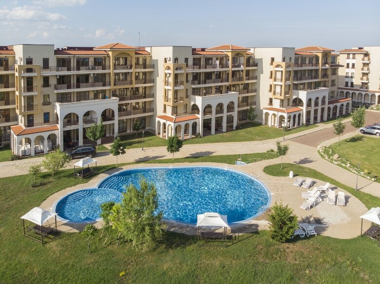 Lighthouse Luxe Estate Apart & Villas