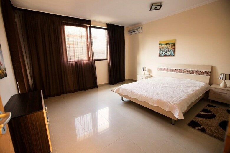 Lighthouse Luxe Estate Apart & Villas